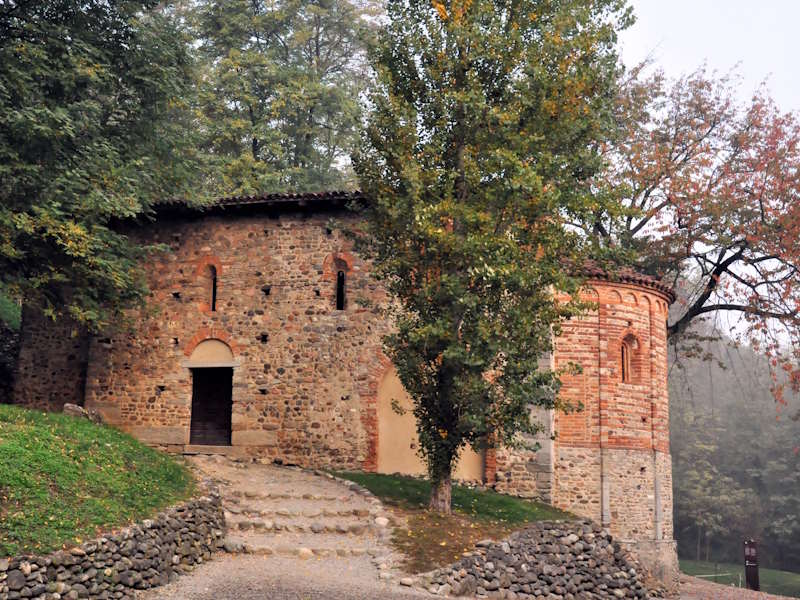 monastero torba scheletri misteri
