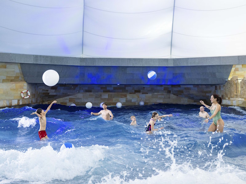 pool party family splash e spa