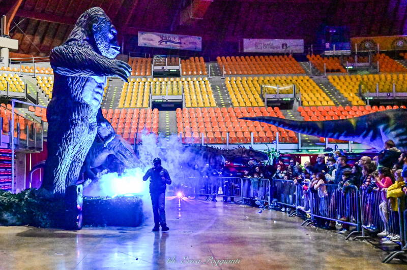 dinosaurs world king kong