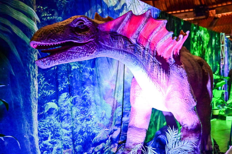 dinosaurs world spinosauro