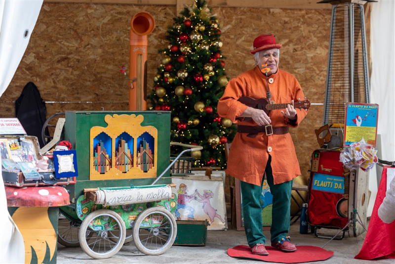 grotta babbo natale ornavasso cantastorie