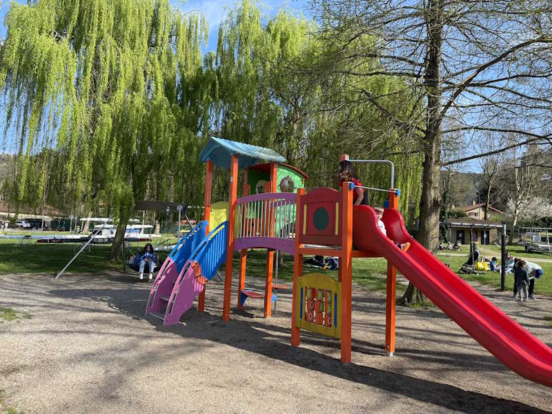 parco giochi corgeno lago